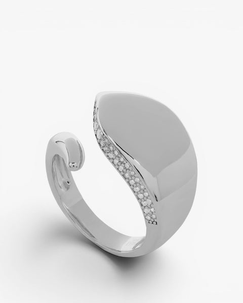 Anillos de diseño estilo oversize con carril de circonitas