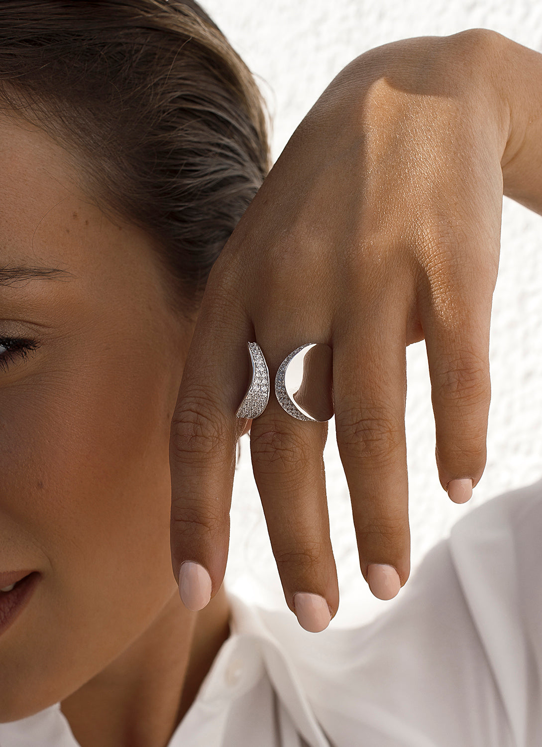 Anillos de diseño abierto formado por circonitas laterales