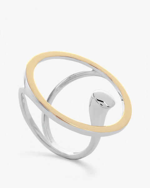 Two-tone rings with a circular design and channels in smooth silver
