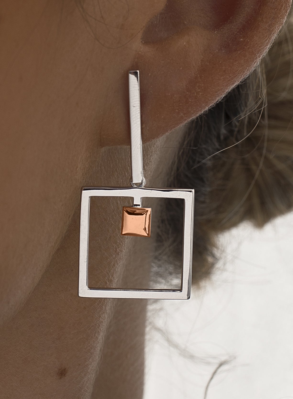 Pendientes bicolor diseño cuadrado plata lisa y oro rosa