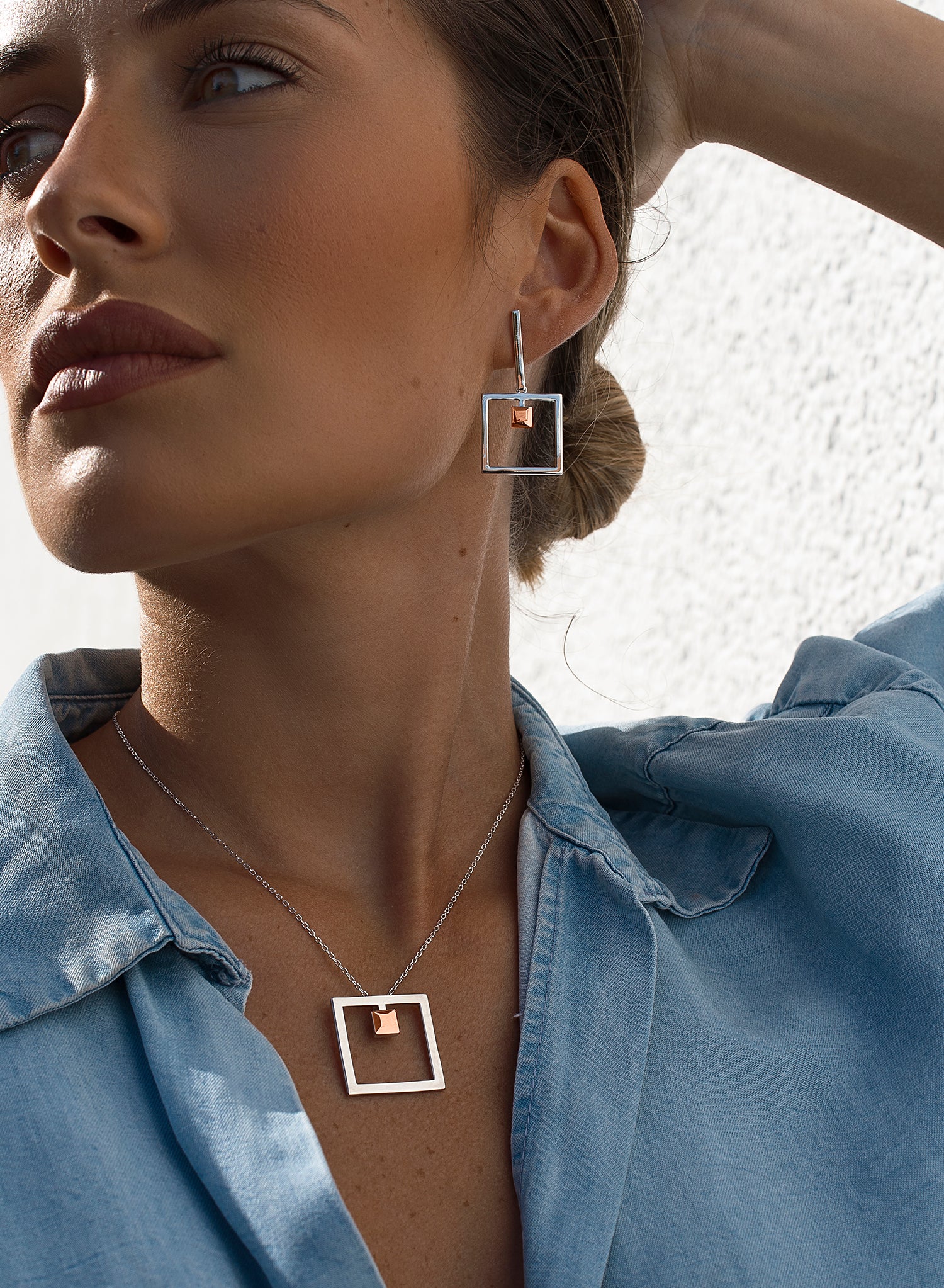 Colgantes bicolor de plata lisa diseño cuadrado