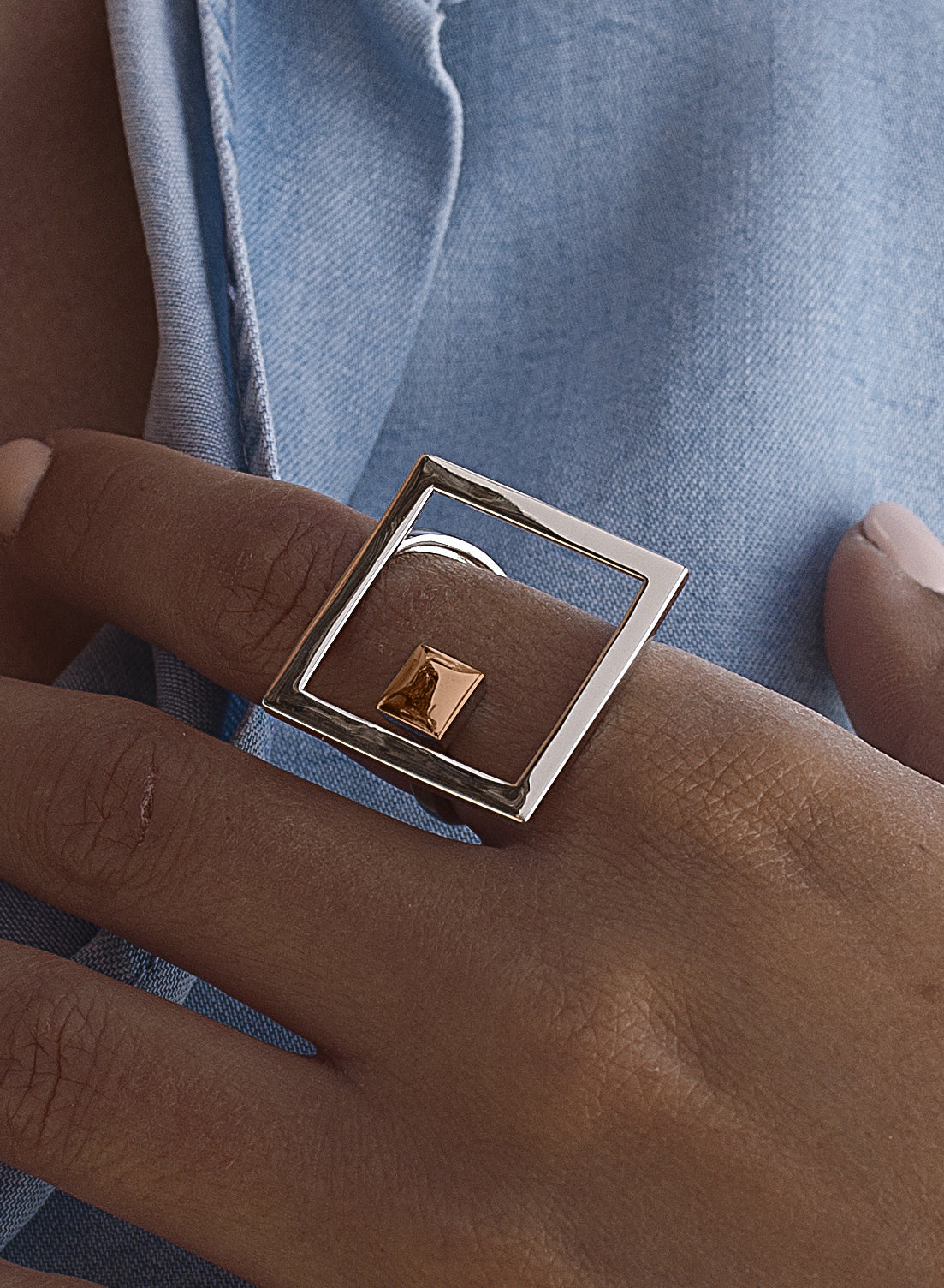 Anillos grandes diseño rectangular detalle en plata vermeil