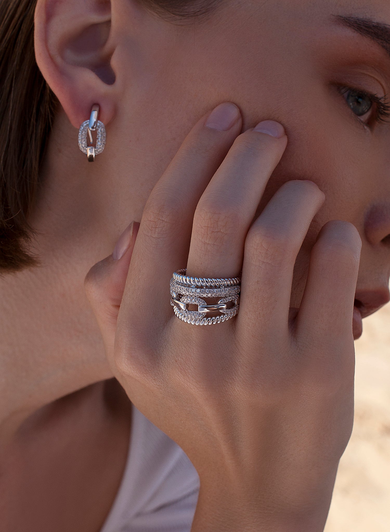 Anillos circonitas diseño eslabones brillantes