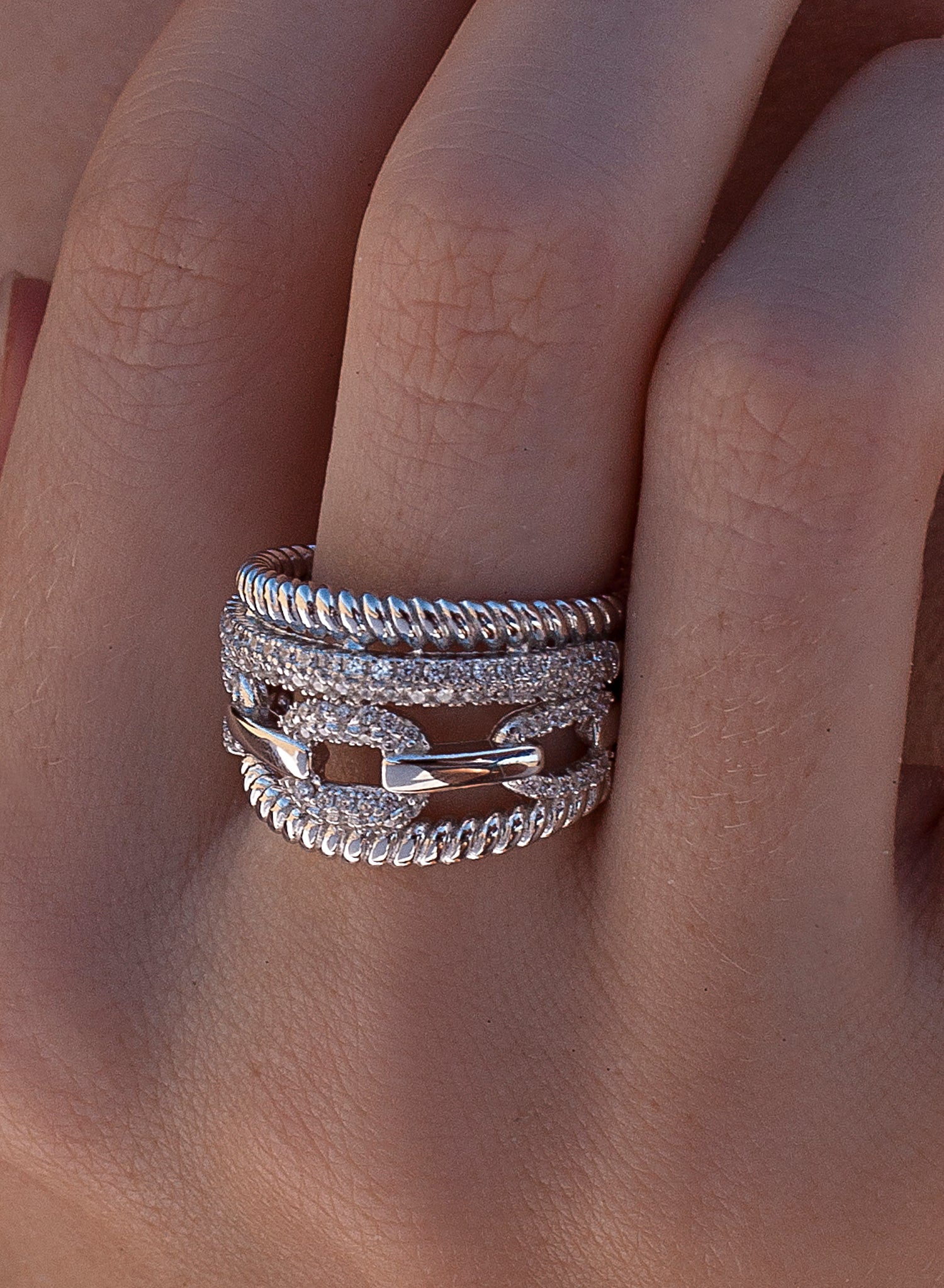 Anneaux zircons design maillons brillants