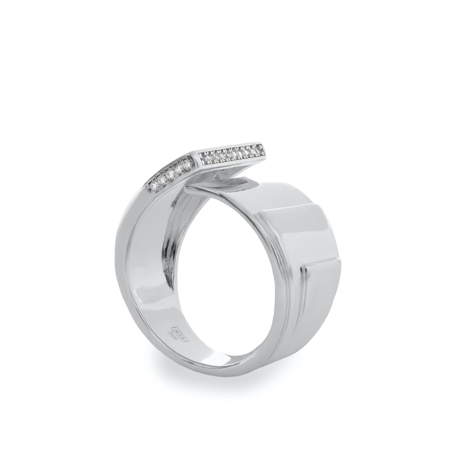 Anillos anchos diseño superpuesto con detalle de circonitas