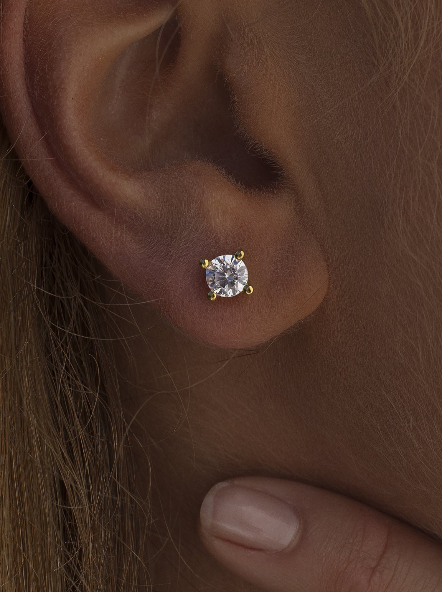 Small silver earrings, gold plated, 4-claw design with cubic zirconia