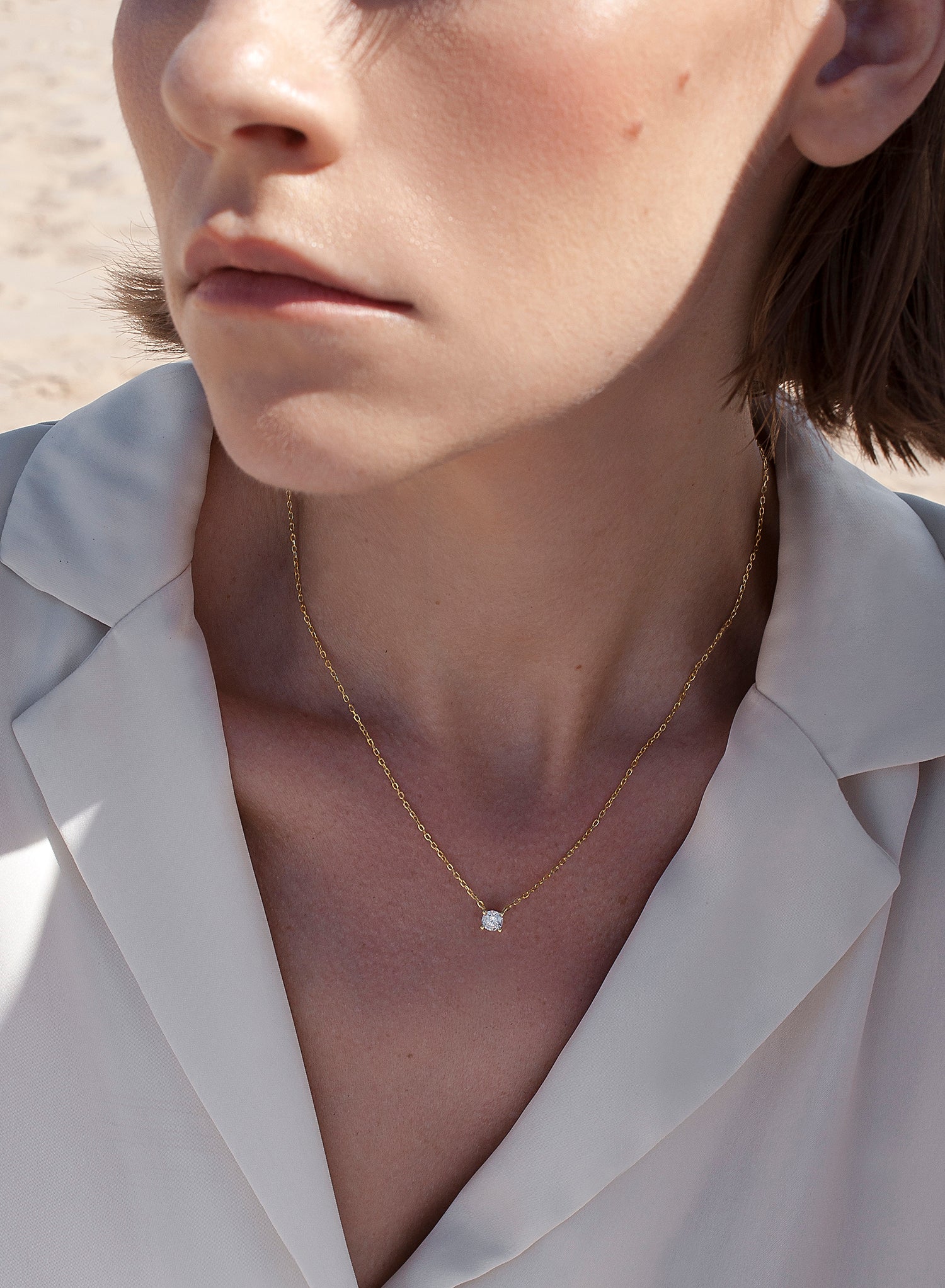 Petits pendentifs avec un motif de lunette plaquée or