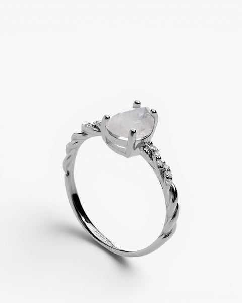 Delicate rings with adamantine quartz and cubic zirconia design