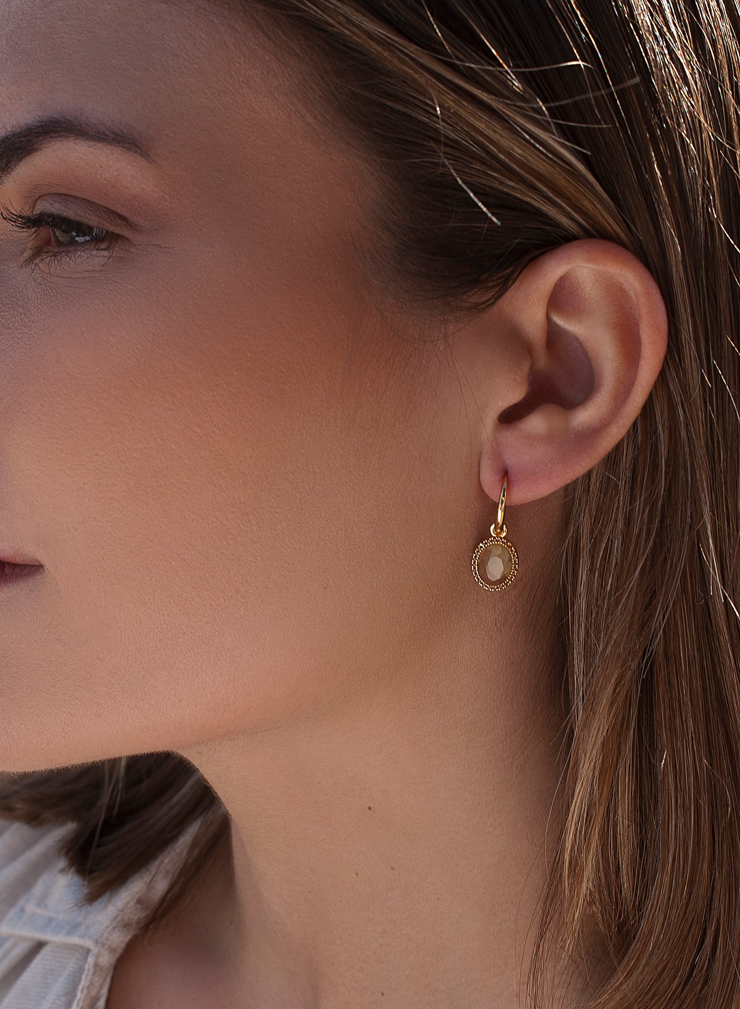Pendientes aros con colgantes diseño circular tono champán