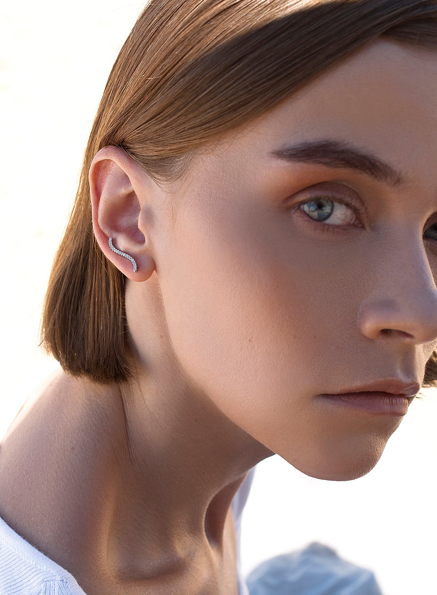 Pendientes trepadores en plata diseño curvado