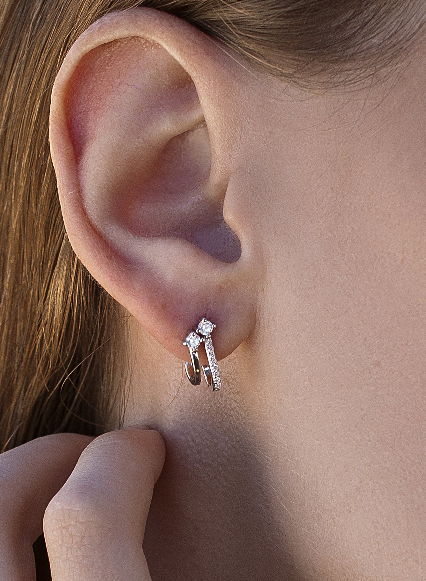 Pendientes brillantes pequeños diseño plata lisa y carril de cironitas