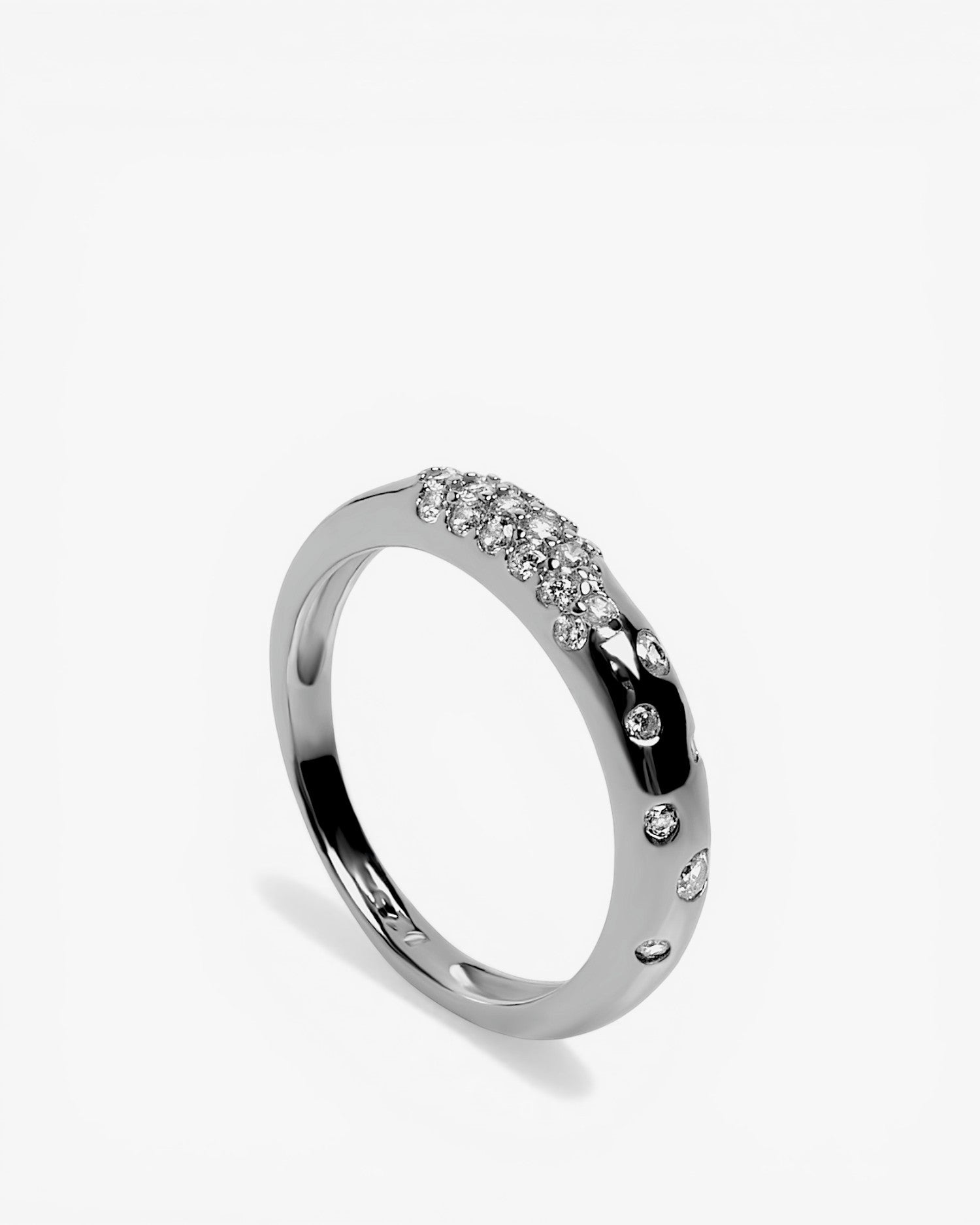 Anillos circonitas diseño desigual circular