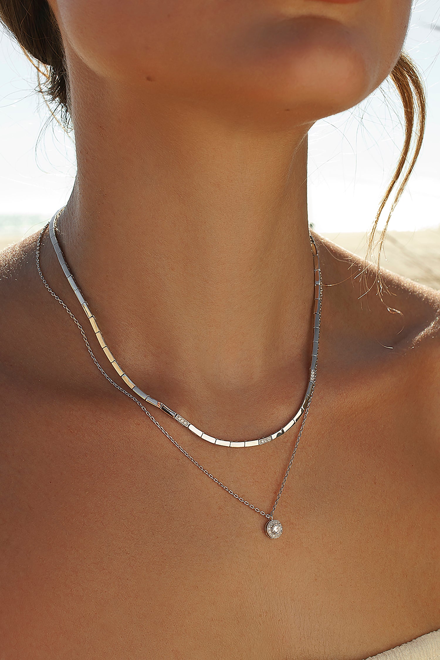 Collares dobles de plata diseño rígido con motivo redondo