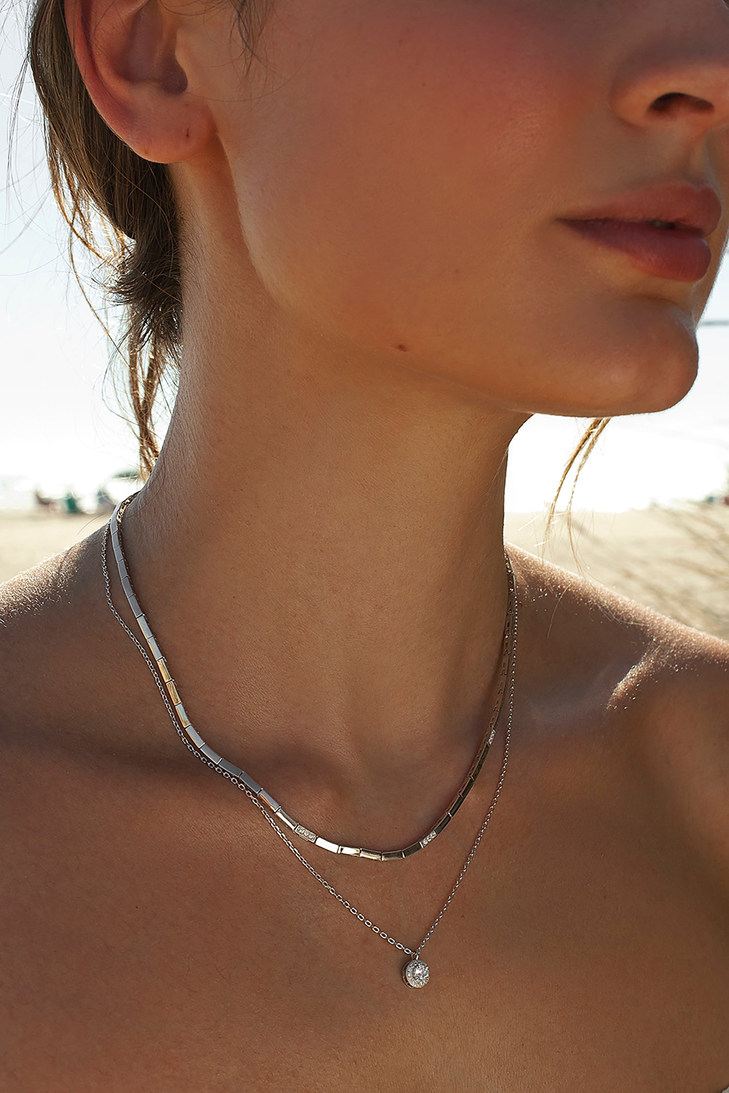 colliers doubles de argent design rigide avec motif rond