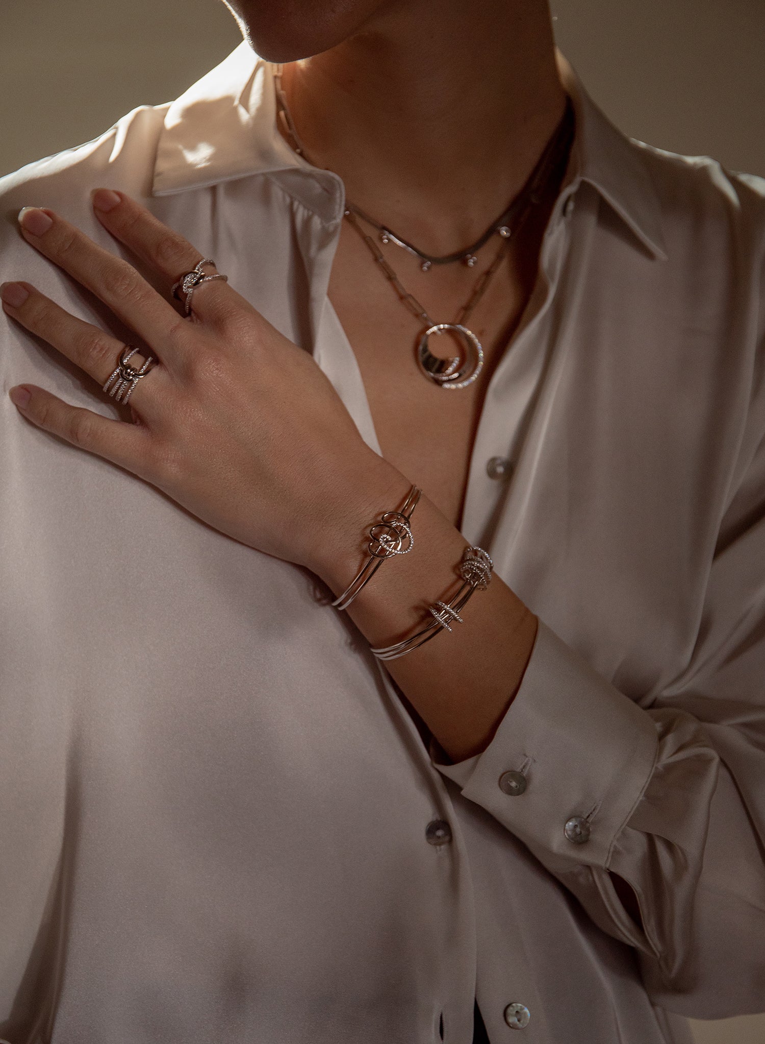 Pulsera esclava de plata diseño tirabuzones de circonita y plata lisa