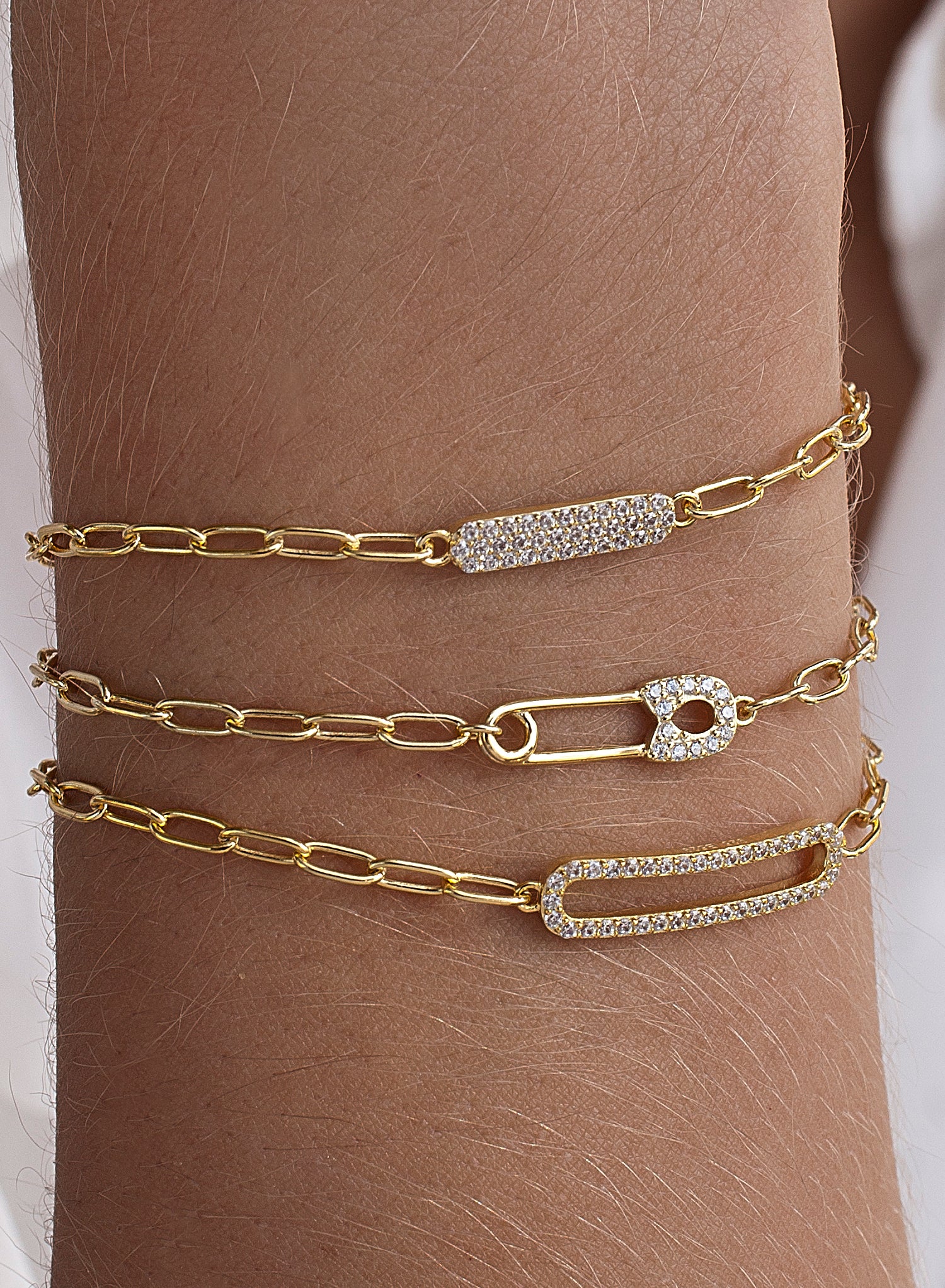 Pulseras finas de plata diseño placa con circonitas