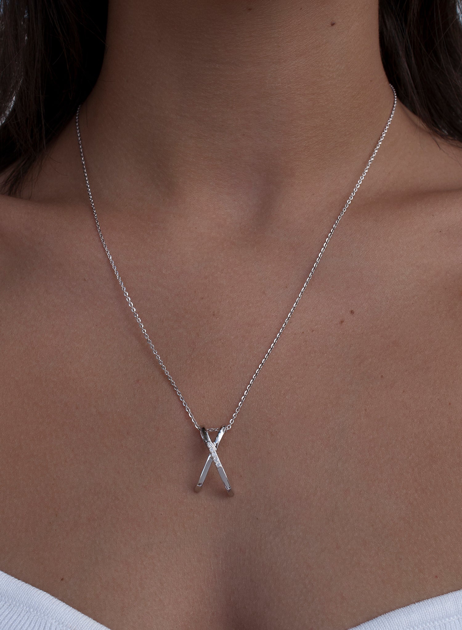Collares largos diseño de dos bandas cruzadas con circonitas