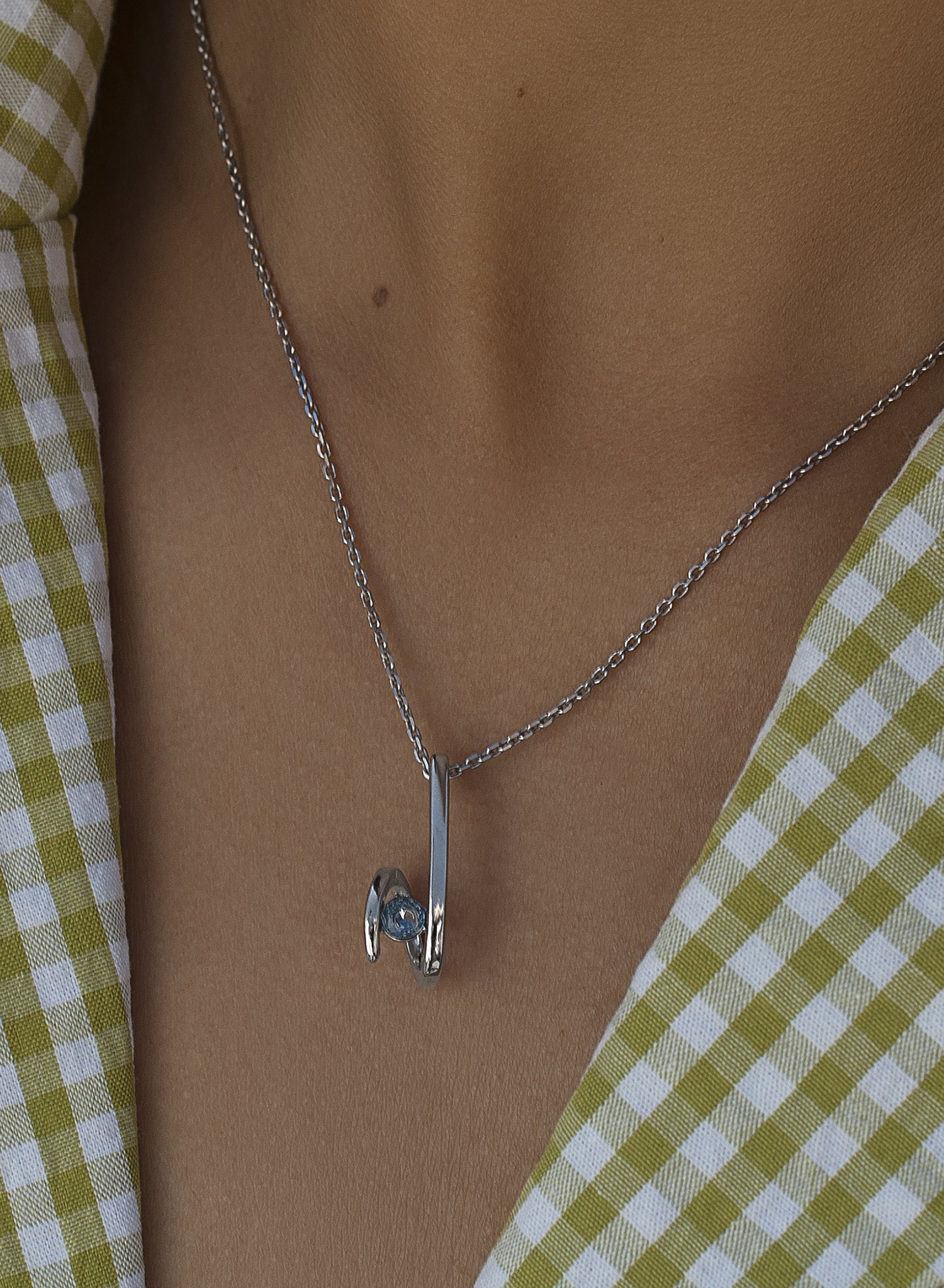 Colgantes plata originales diseño zig-zag con gema azul