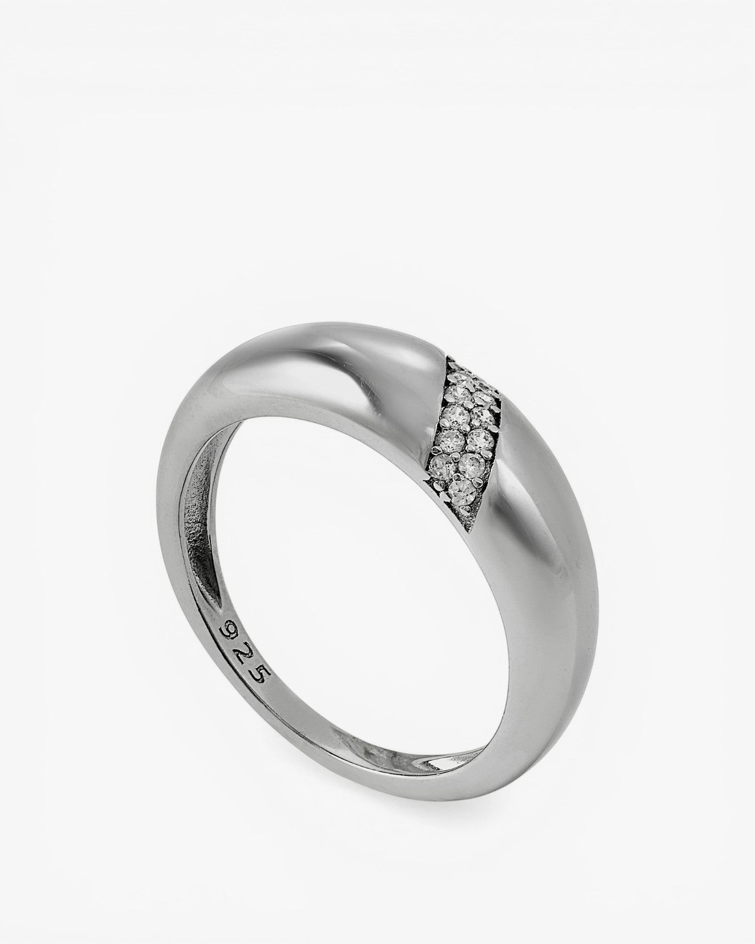 Bagues fines en argent avec un anneau en zircon cubique