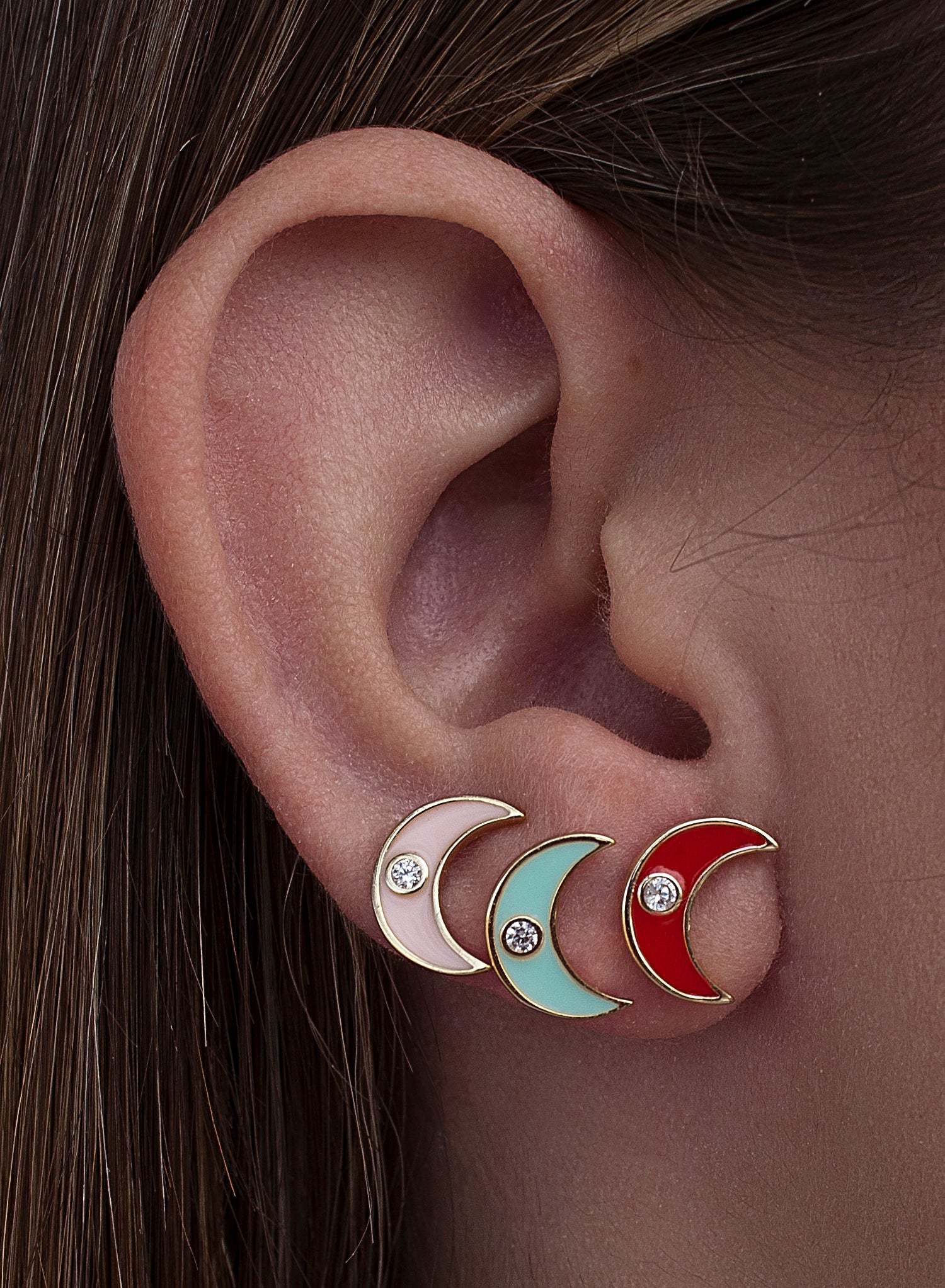 Pendientes pequeños en plata diseño luna esmalte menta