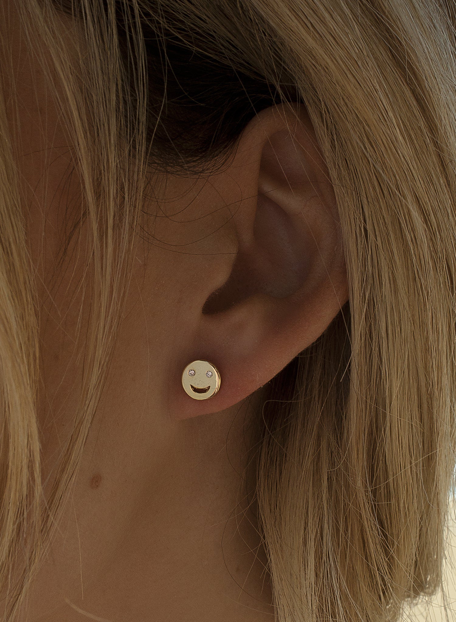 Pendientes pequeños de plata lisa diseño smile