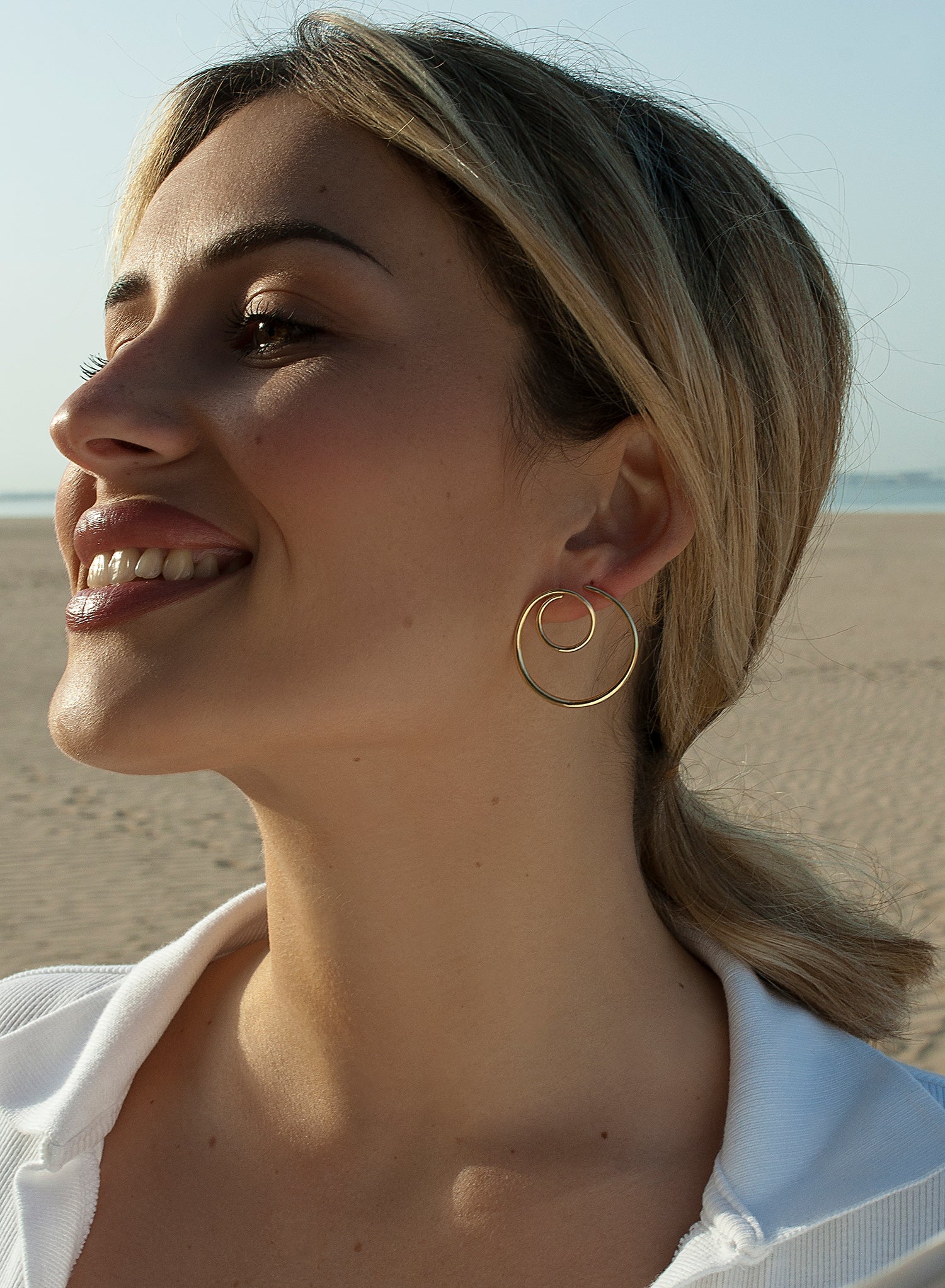 Pendientes originales diseño espiral bañados en oro