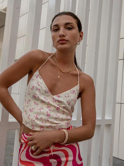 Bague en émail blanc ornée de bulles et de zirconiums cubiques