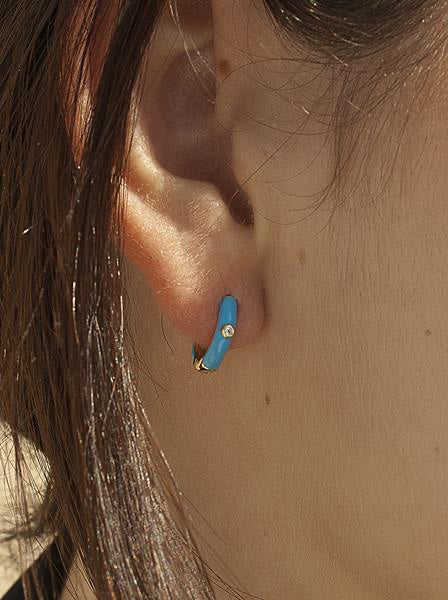 Pendientes aros pequeños esmalte azul y circonita central