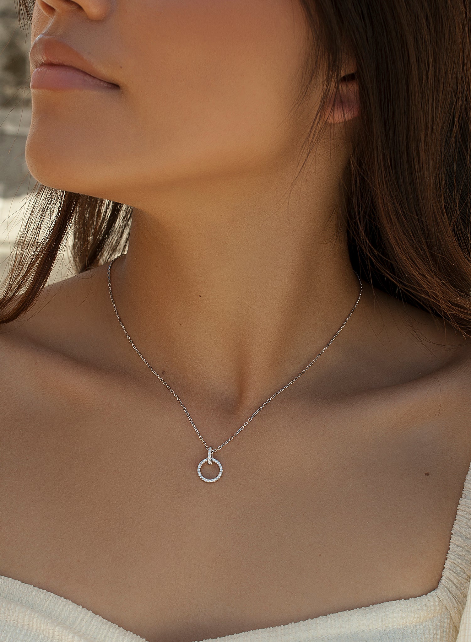 Colgantes pequeños de plata diseño circular circonitas