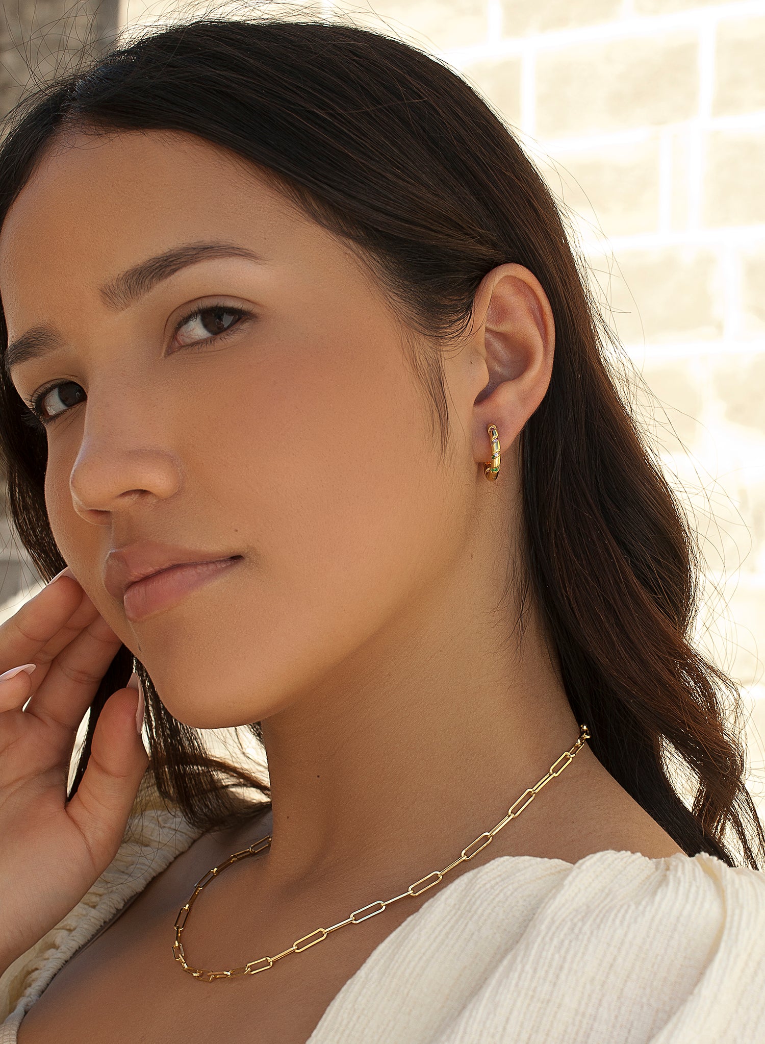 Pendientes aros pequeños diseño espiral con circonitas multicolores