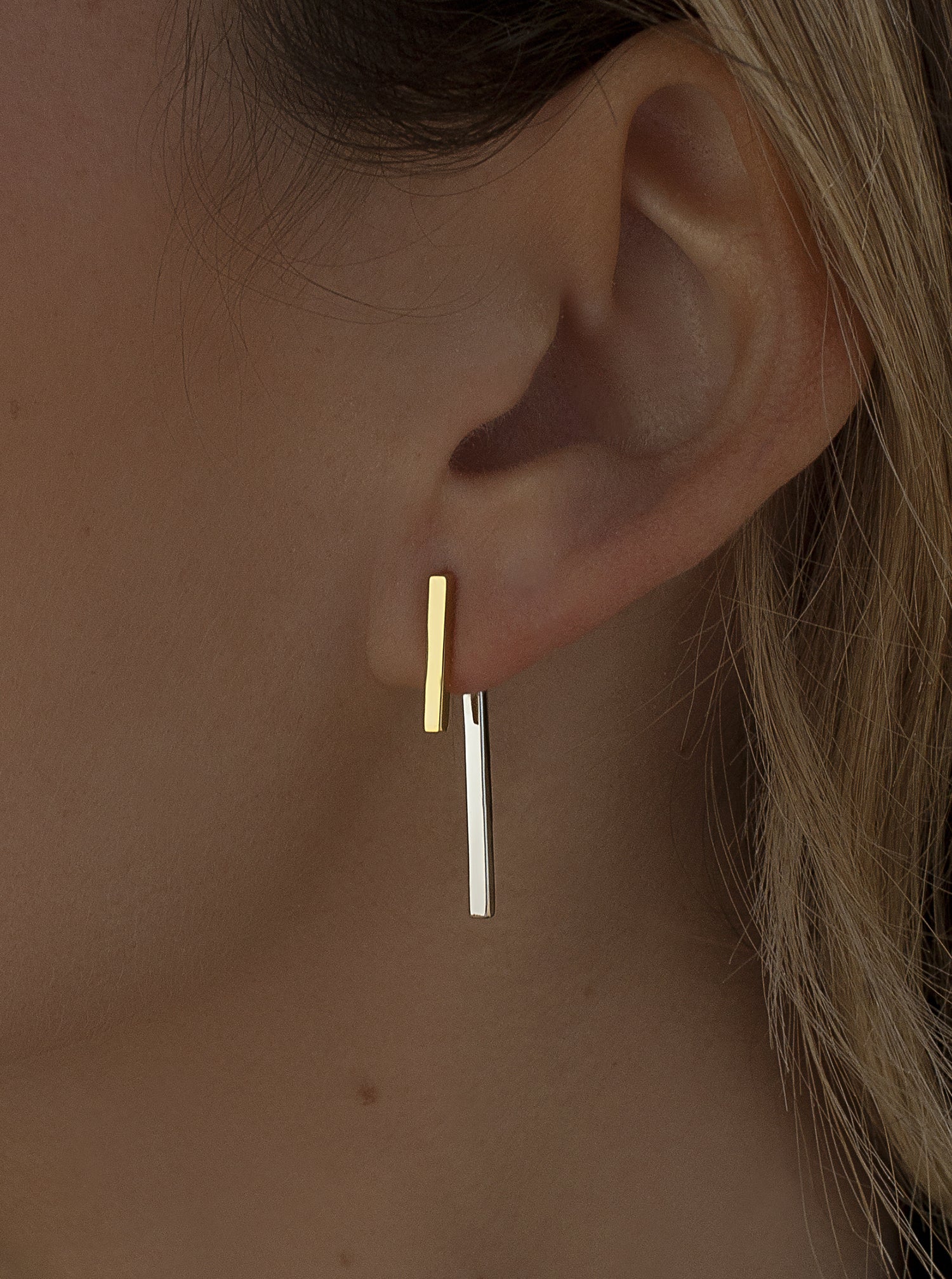 Pendientes bicolor diseño doble pieza en plata lisa y dorada