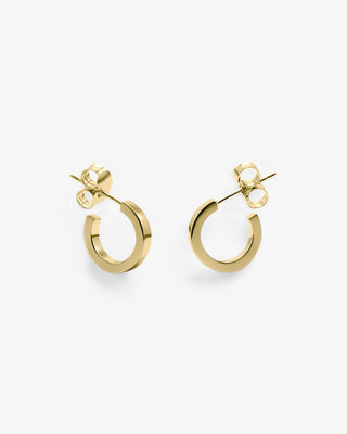Pendientes aros pequeños con baño dorado diseño cuadrado