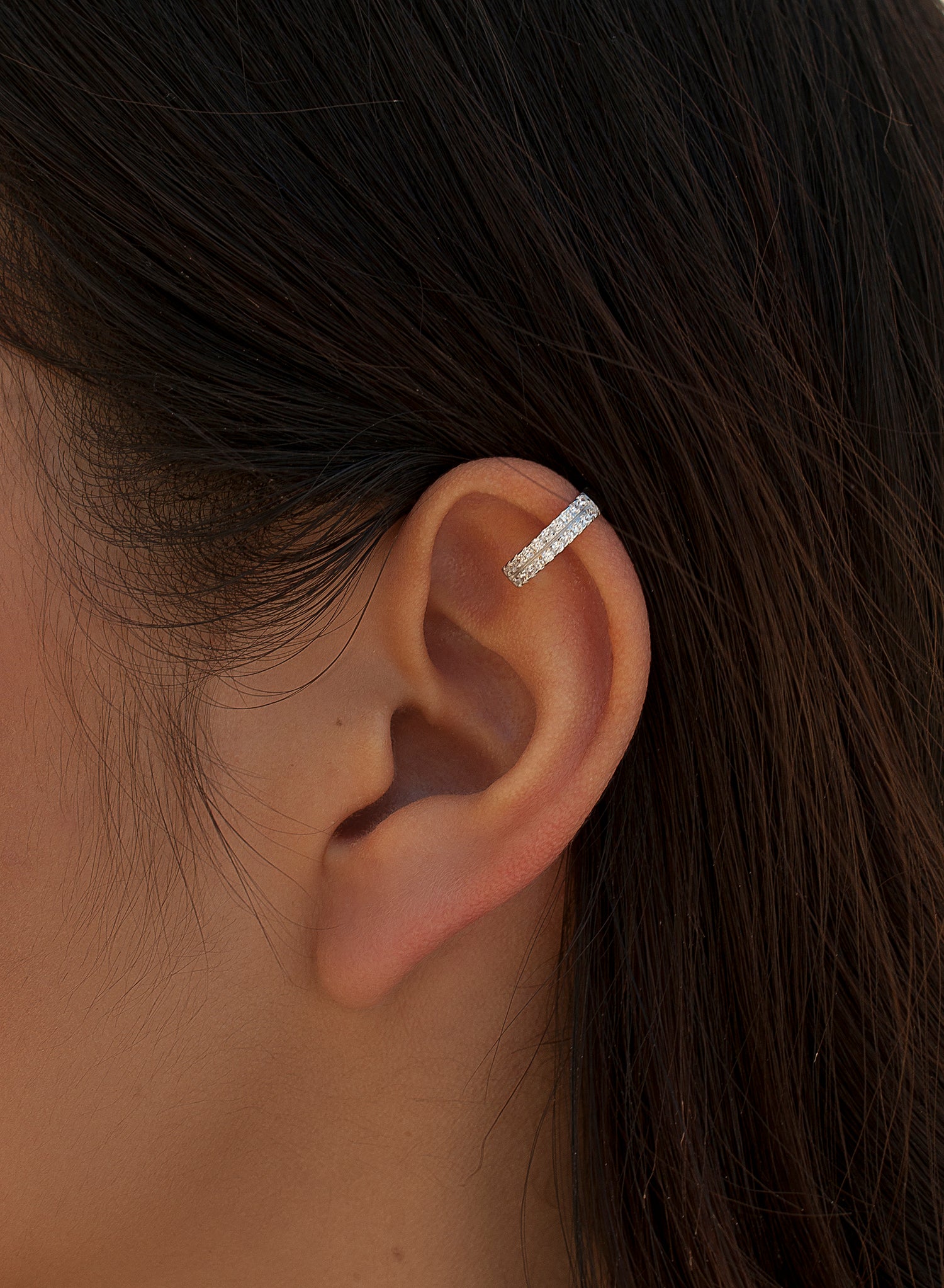 Ear cuff en plata diseño de circonitas