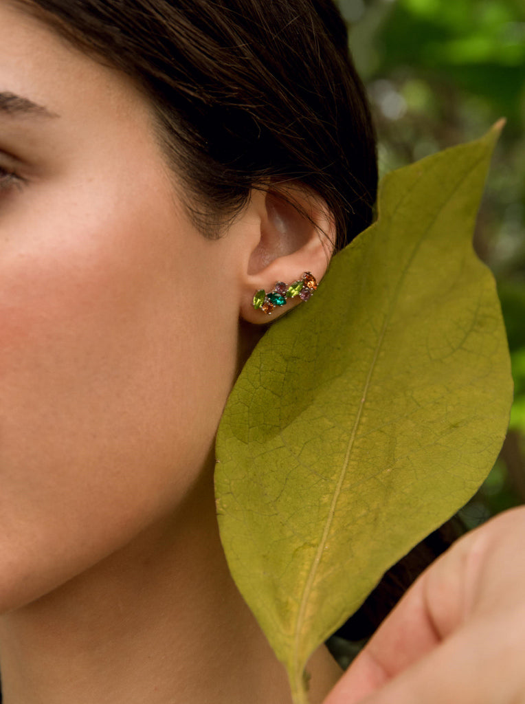 Pendientes trepadores en plata diseño piedras tono verde oscuro y lavanda