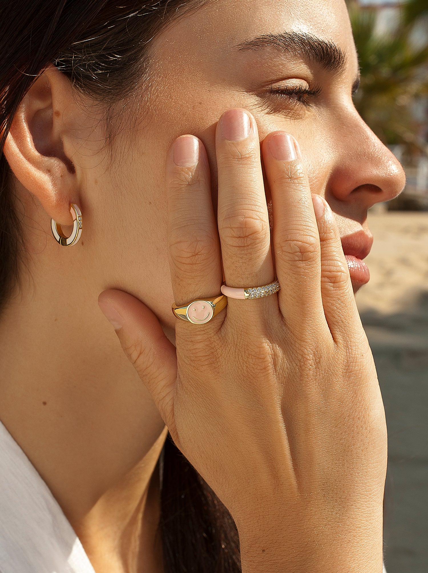 Anillo esmalte rosa con engaste de circonitas