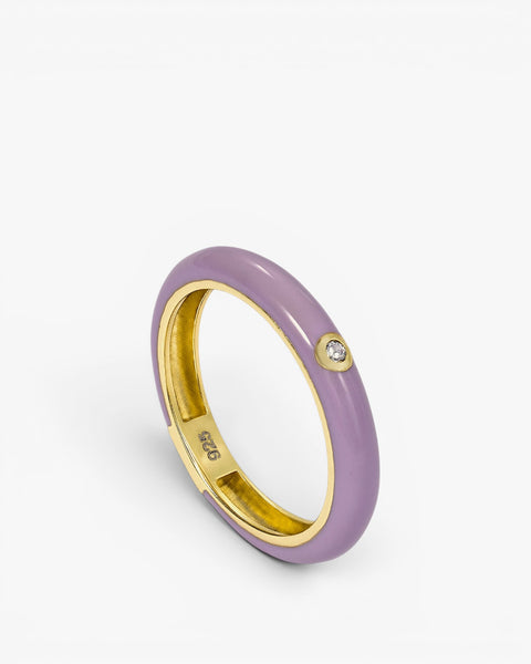 Bague en émail lilas avec un motif central en oxyde de zirconium, plaquée or