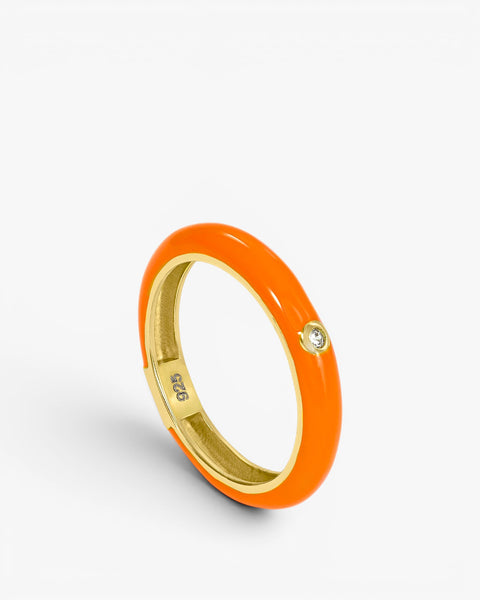 Bague en émail orange avec un motif central en oxyde de zirconium, plaquée or