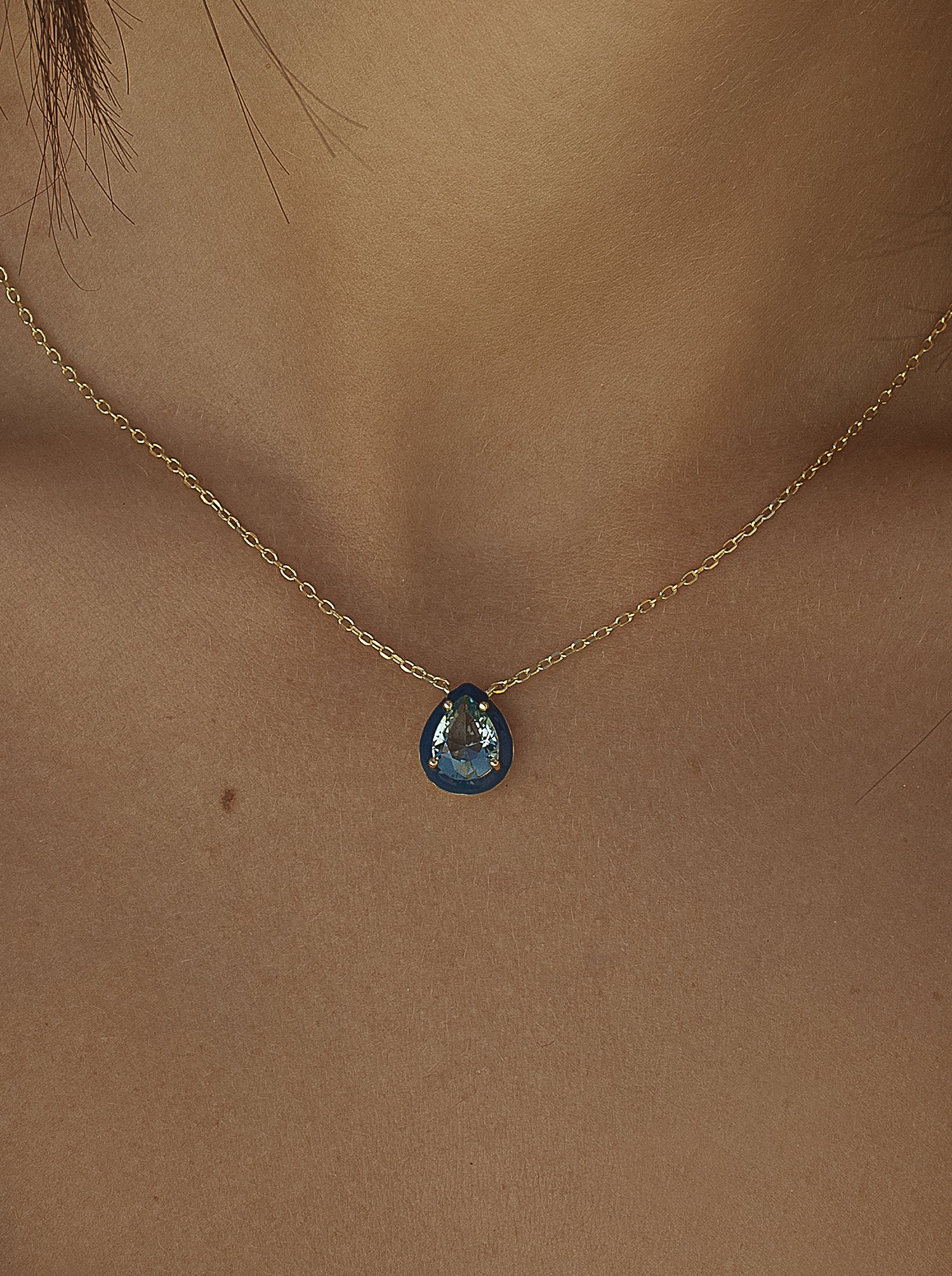 Collares con piedras diseño de gota con esmalte azul