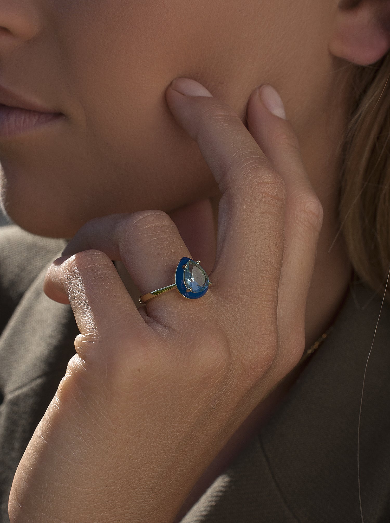 Anillos con piedras diseño de gota con esmalte azul