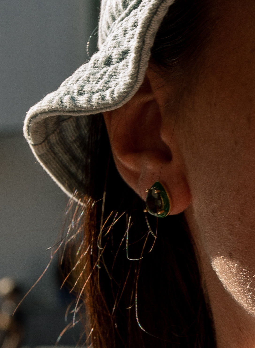 Pendientes pequeños diseño de gota combinados con esmalte verde