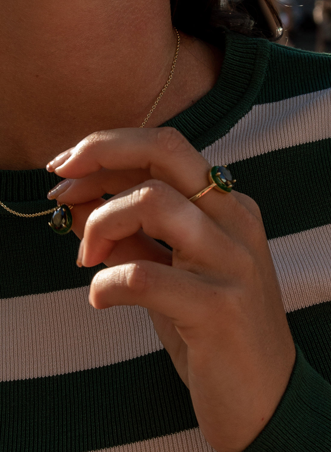 Anillos con piedras diseño de gota con esmalte verde