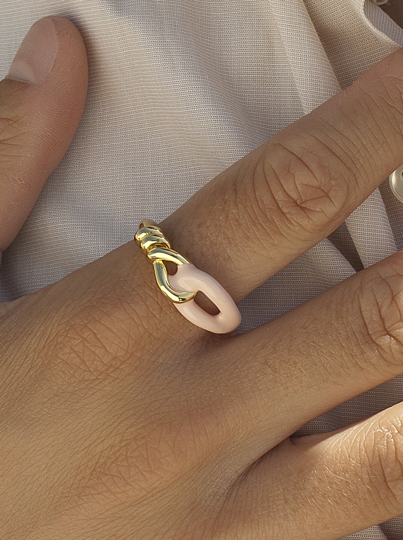 Anillos de diseño doble de esmalte y plata bañada en oro