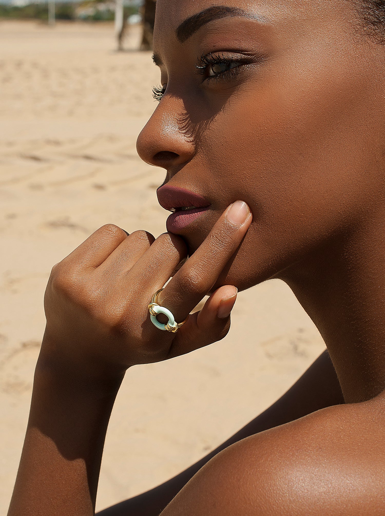 Anillo esmalte diseño círculo azul bañado en oro