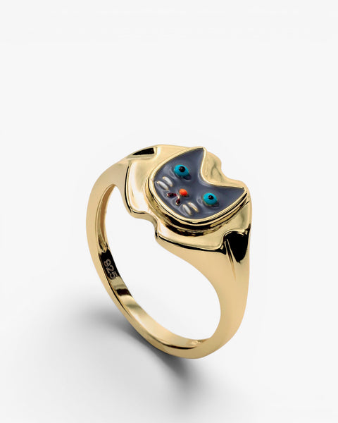 Signet ring with cat face design on enamel