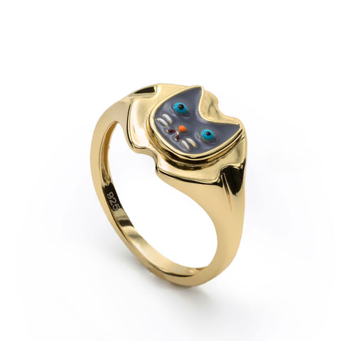 Bague chevalière émaillée ornée d'un motif de tête de chat