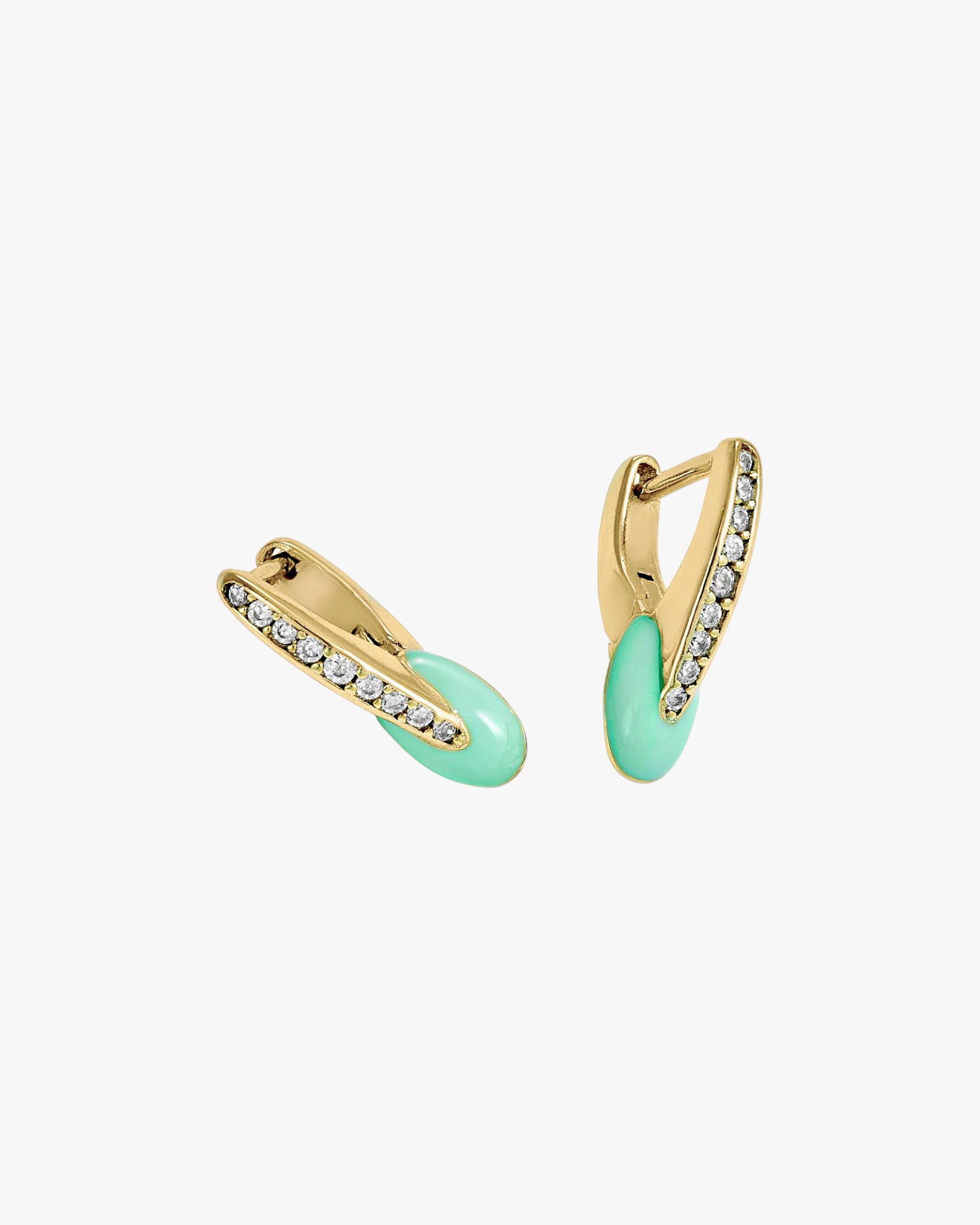 Pendientes originales diseño de ''v'' combinado con esmalte