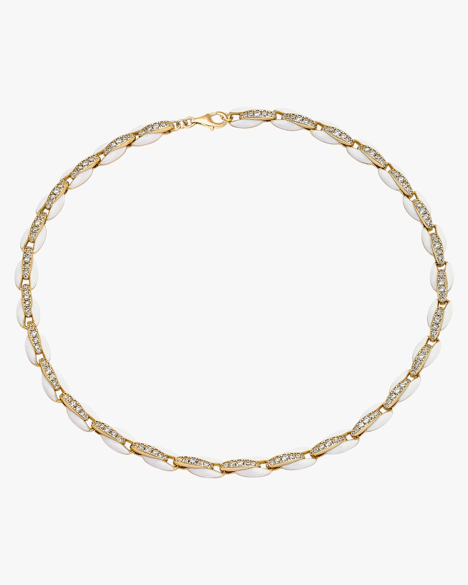 Collier en émail argenté orné d'un motif de coquillage blanc