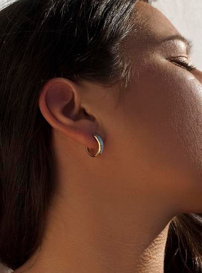 Pendientes aros pequeños diseño esmalte azul bañados en oro