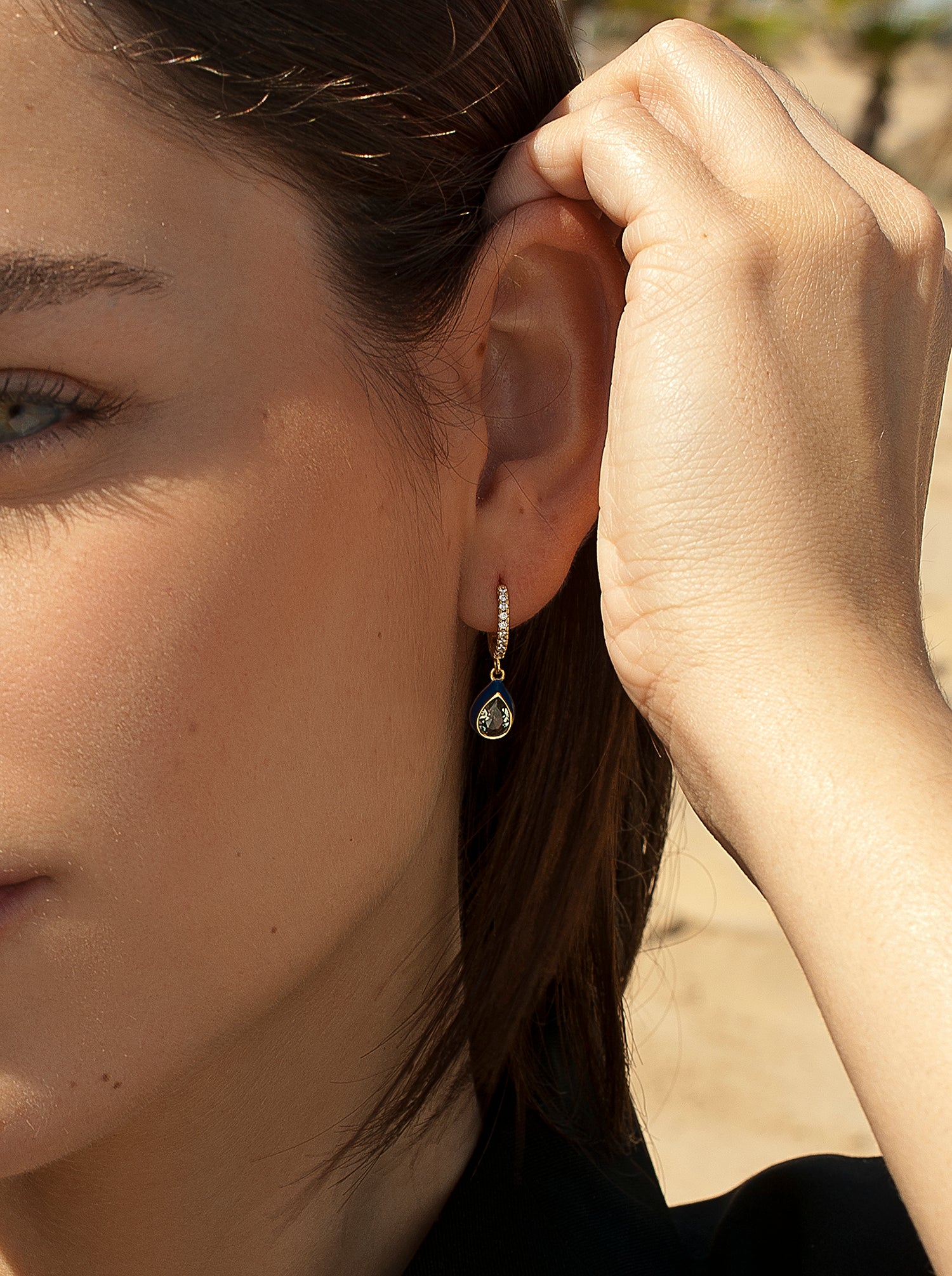 Pendientes con colgantes diseño gota con esmalte azul