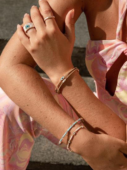 Pulsera esclava de plata con detalle intercalado de esmalte azul y circonita